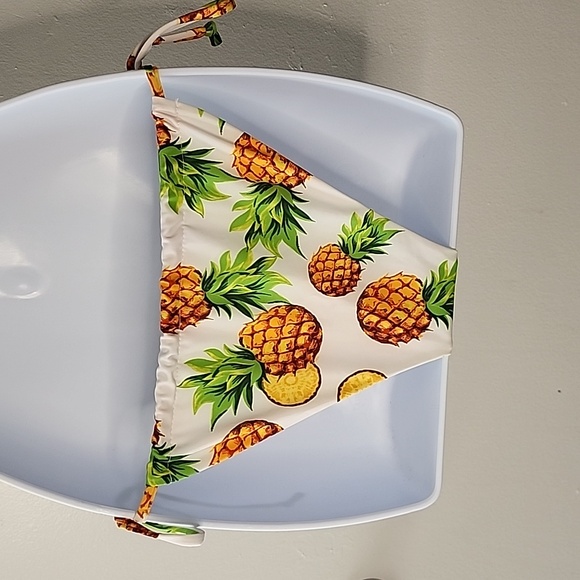 NWOT Pineapple 2 Piece Bikini, Bandeau Top, White Yellow Green Brown Size Medium - Picture 6 of 7